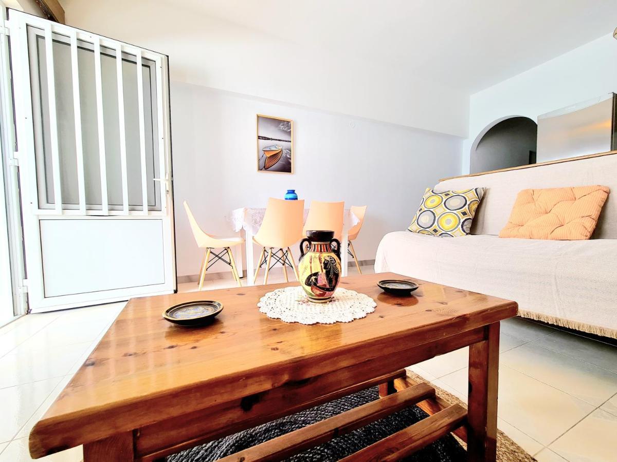 Apartment Dorothy's Seaview Charaki